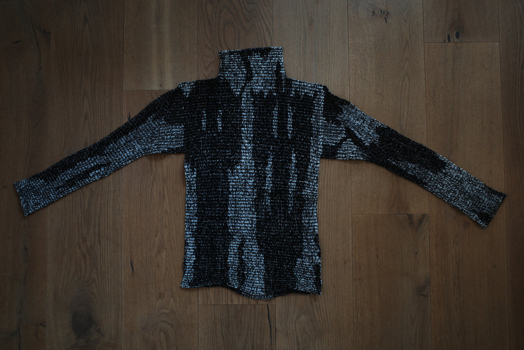 Abstract Pattern Long-Sleeved