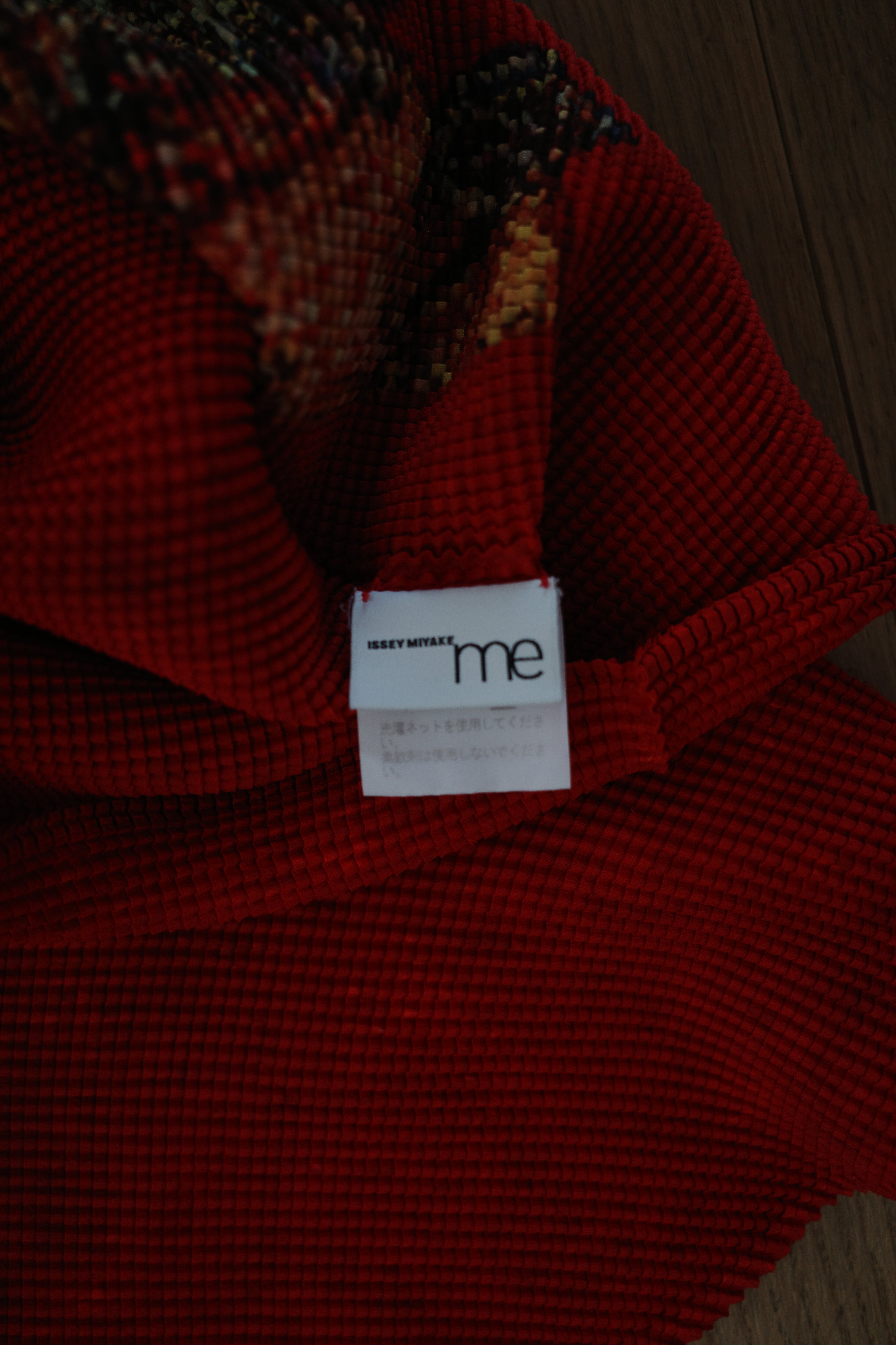 ME Cat Pleated Tops