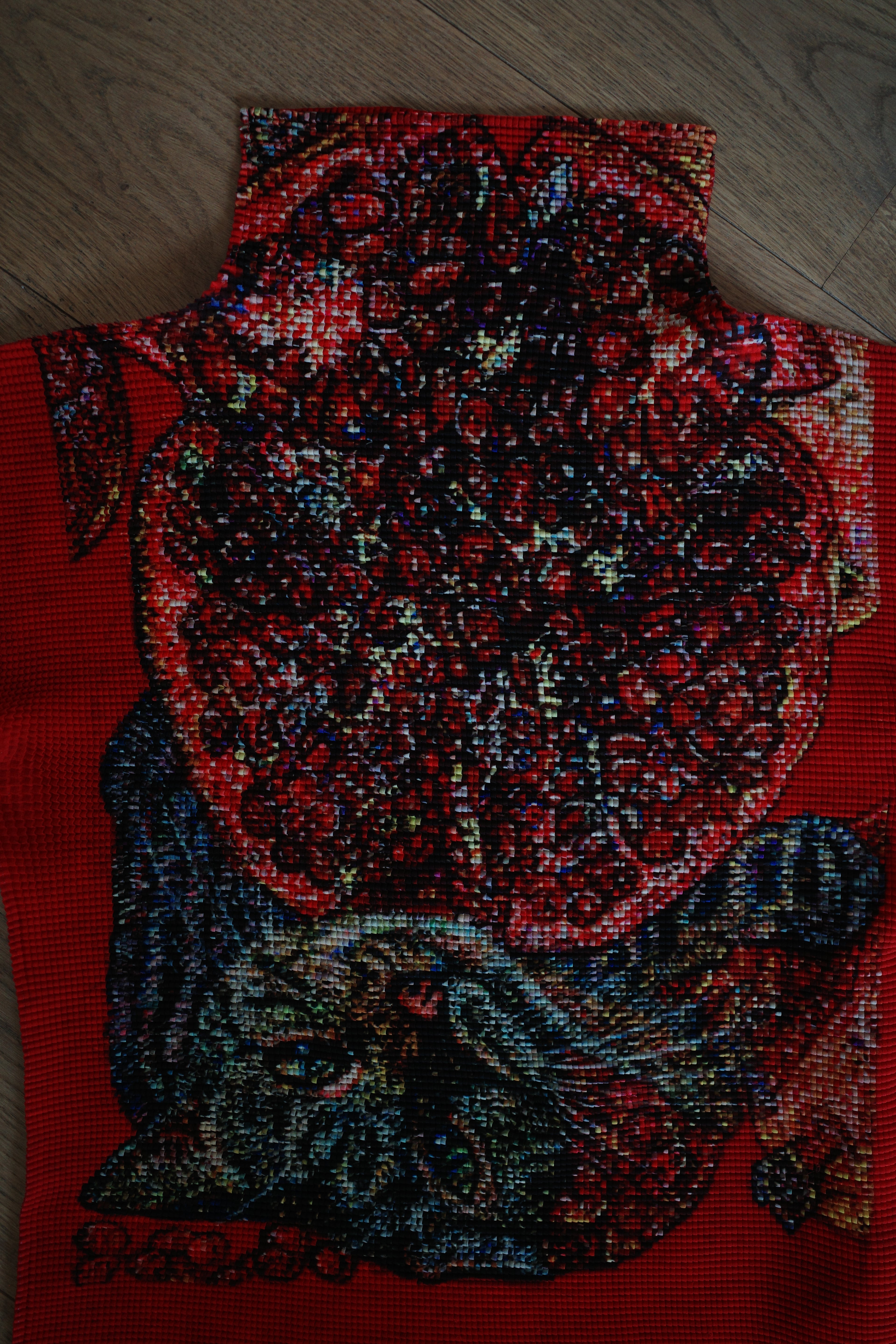 ME Cat Pleated Tops