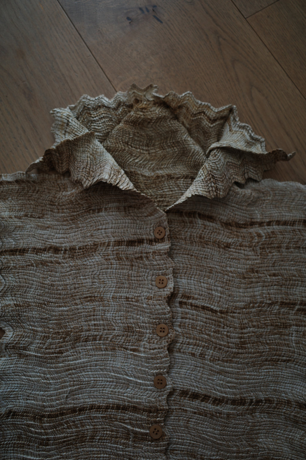 Python-print Pleated Shirt, Beige