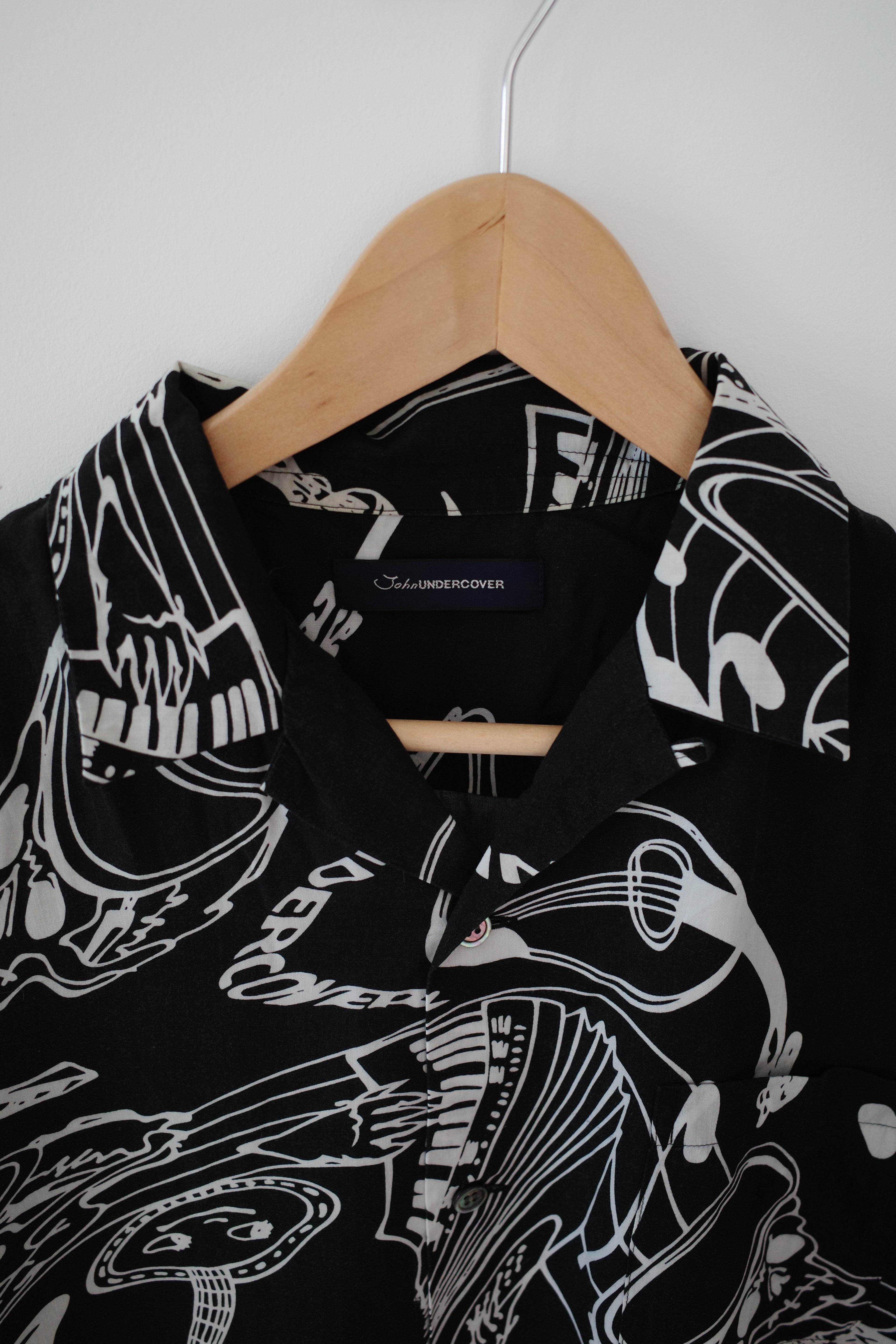 Skull and Musical Note Print Open-Collar Shirt